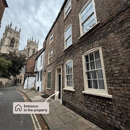 Luxury Townhouse By Minster Quiet Centre