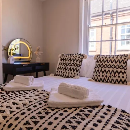 Luxury Townhouse By Minster Quiet Centre Holiday home