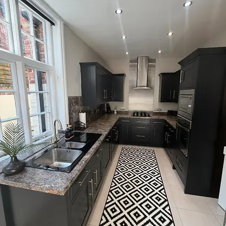 Luxury Townhouse By Minster Quiet Centre