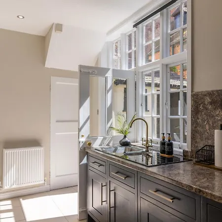 Luxury Townhouse By Minster Quiet Centre *