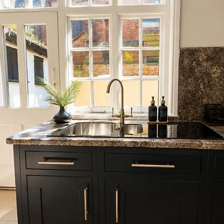 Holiday home Luxury Townhouse By Minster Quiet Centre *