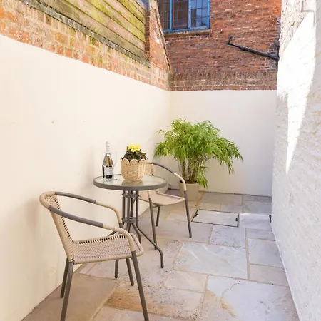 Luxury Townhouse By Minster Quiet Centre