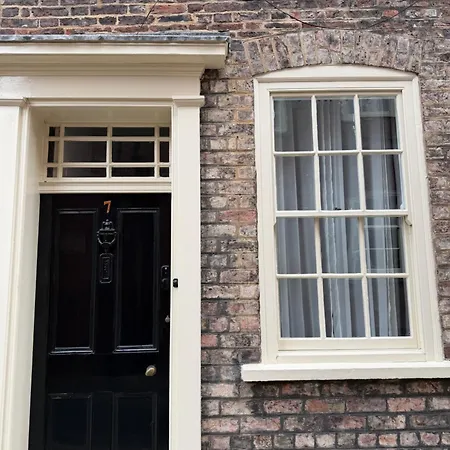 Luxury Townhouse By Minster Quiet Centre *