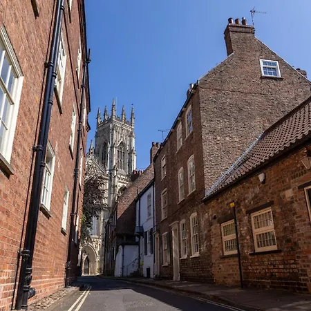Luxury Townhouse By Minster Quiet Centre Holiday home *